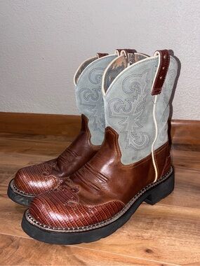 Ariat Women’s Fatbaby Western Boots Ostrich Print Blue Suede Upper- size 9.5